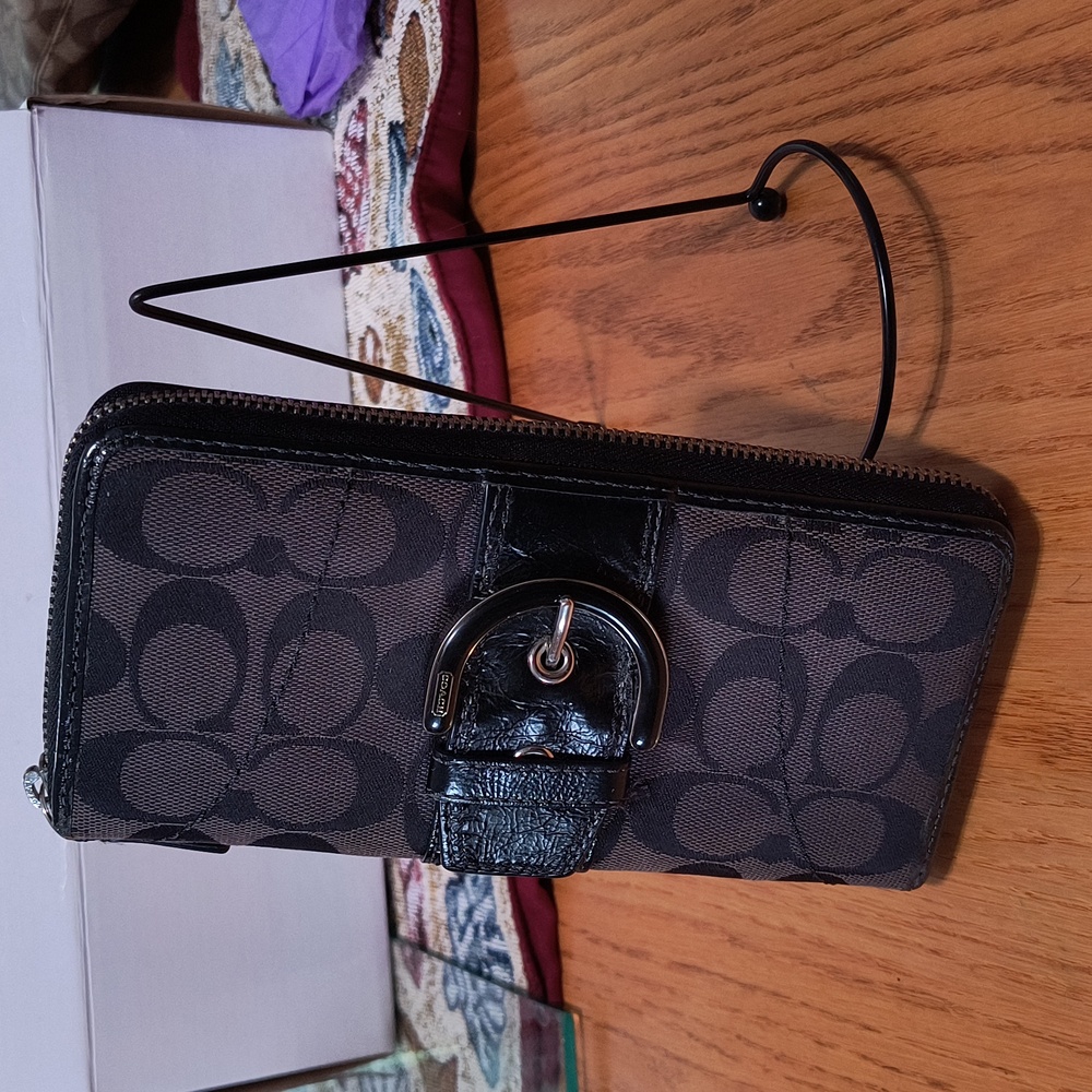 Authentic Coach wallet - Picture 3 of 8